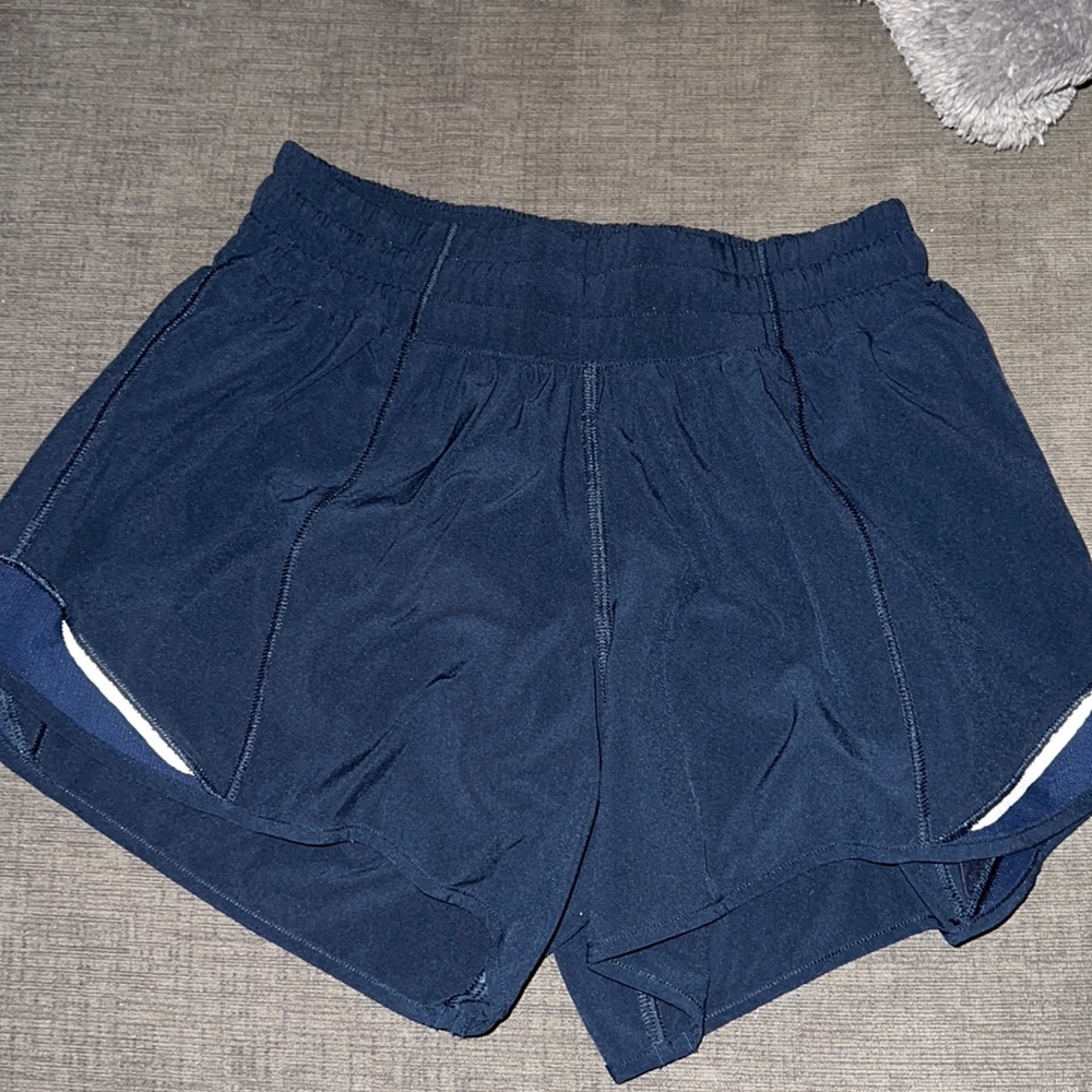 Lululemon Hotty Hot Low-Rise Lined Short 4” Navy Blue Size 2